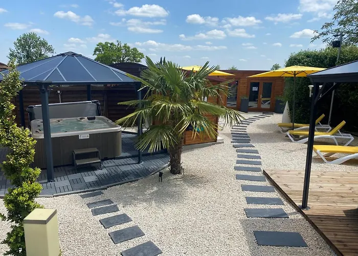 Logis Hotel Centrotel Et Spa Bulles D\'Allier