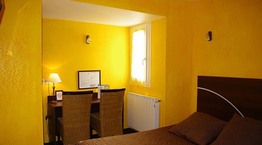 Hotel Logis Centrotel Et Bulles D'allier Montmarault
